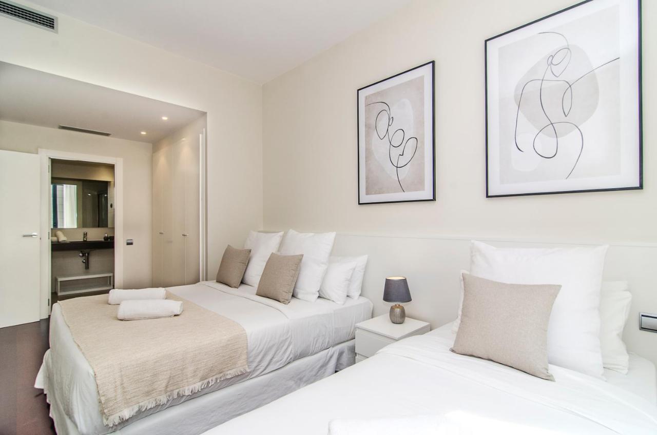 Sitges Spaces Garden Paradise 3 bedroom, 3 bathroom, huge PRIVATE garden-terrace, pool- sleeps up to 8 Buitenkant foto