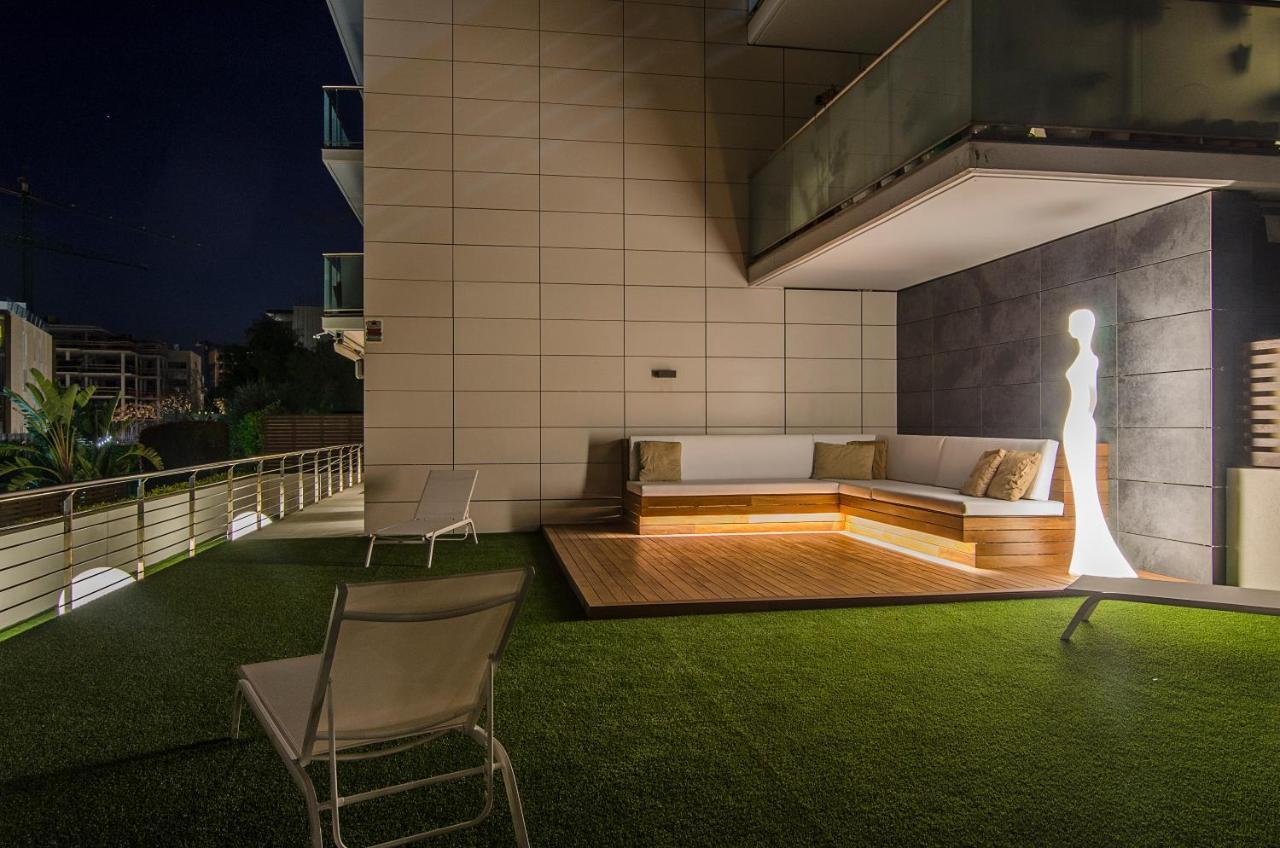 Sitges Spaces Garden Paradise 3 bedroom, 3 bathroom, huge PRIVATE garden-terrace, pool- sleeps up to 8 Buitenkant foto