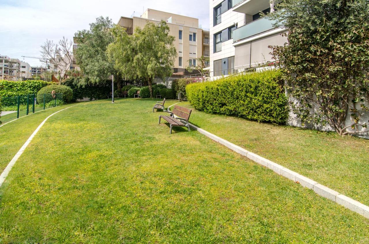 Sitges Spaces Garden Paradise 3 bedroom, 3 bathroom, huge PRIVATE garden-terrace, pool- sleeps up to 8 Buitenkant foto