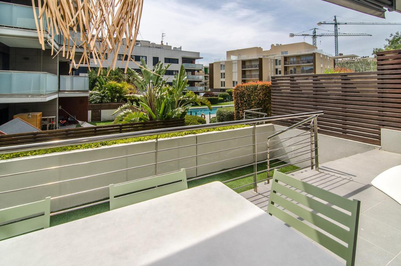Sitges Spaces Garden Paradise 3 bedroom, 3 bathroom, huge PRIVATE garden-terrace, pool- sleeps up to 8 Buitenkant foto