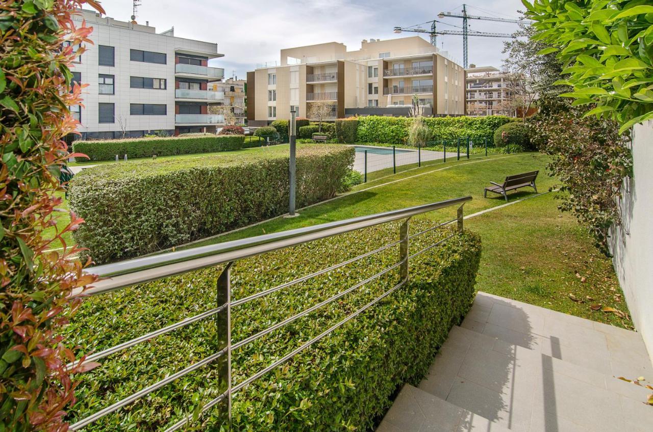 Sitges Spaces Garden Paradise 3 bedroom, 3 bathroom, huge PRIVATE garden-terrace, pool- sleeps up to 8 Buitenkant foto