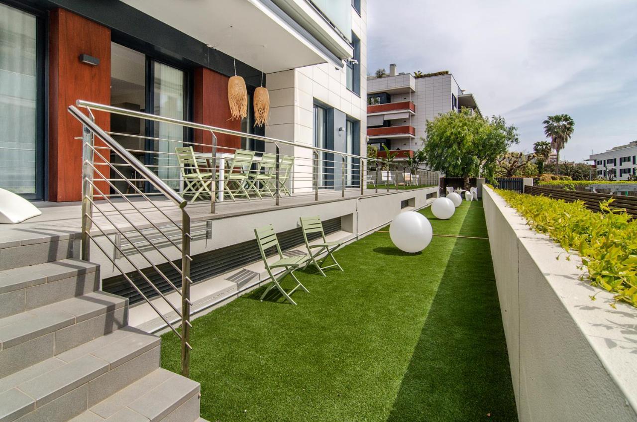 Sitges Spaces Garden Paradise 3 bedroom, 3 bathroom, huge PRIVATE garden-terrace, pool- sleeps up to 8 Buitenkant foto