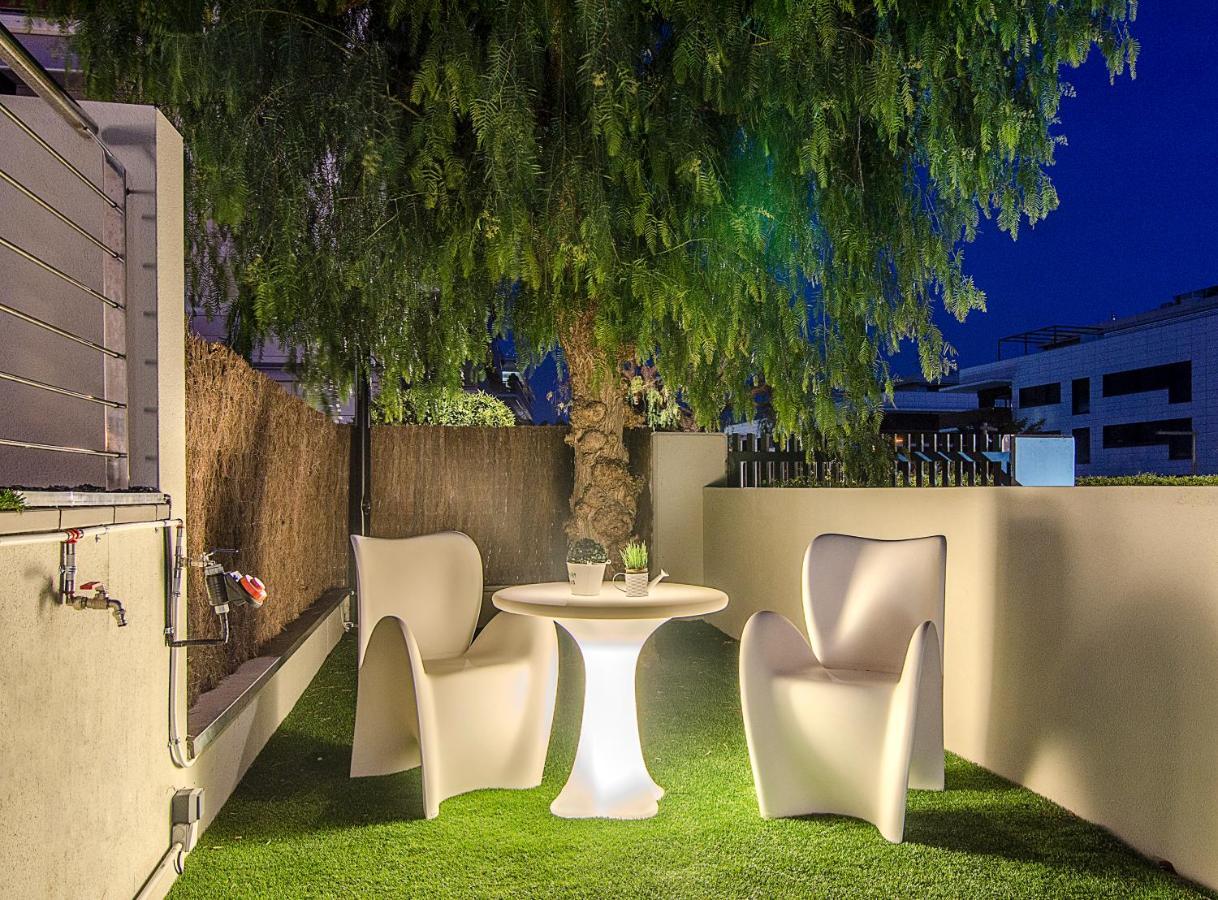 Sitges Spaces Garden Paradise 3 bedroom, 3 bathroom, huge PRIVATE garden-terrace, pool- sleeps up to 8 Buitenkant foto