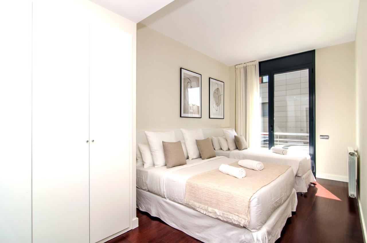 Sitges Spaces Garden Paradise 3 bedroom, 3 bathroom, huge PRIVATE garden-terrace, pool- sleeps up to 8 Buitenkant foto