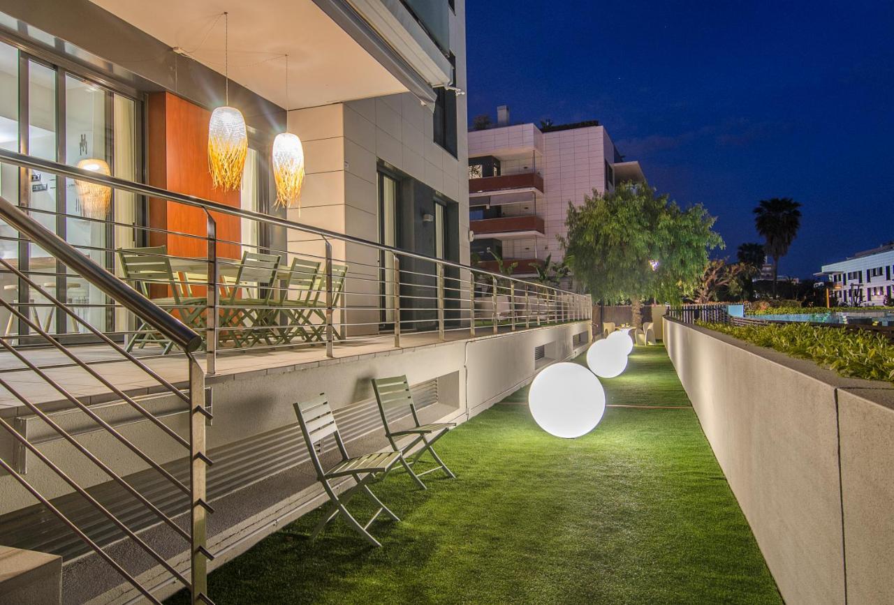 Sitges Spaces Garden Paradise 3 bedroom, 3 bathroom, huge PRIVATE garden-terrace, pool- sleeps up to 8 Buitenkant foto