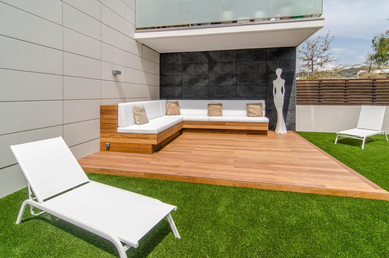 Sitges Spaces Garden Paradise 3 bedroom, 3 bathroom, huge PRIVATE garden-terrace, pool- sleeps up to 8 Buitenkant foto