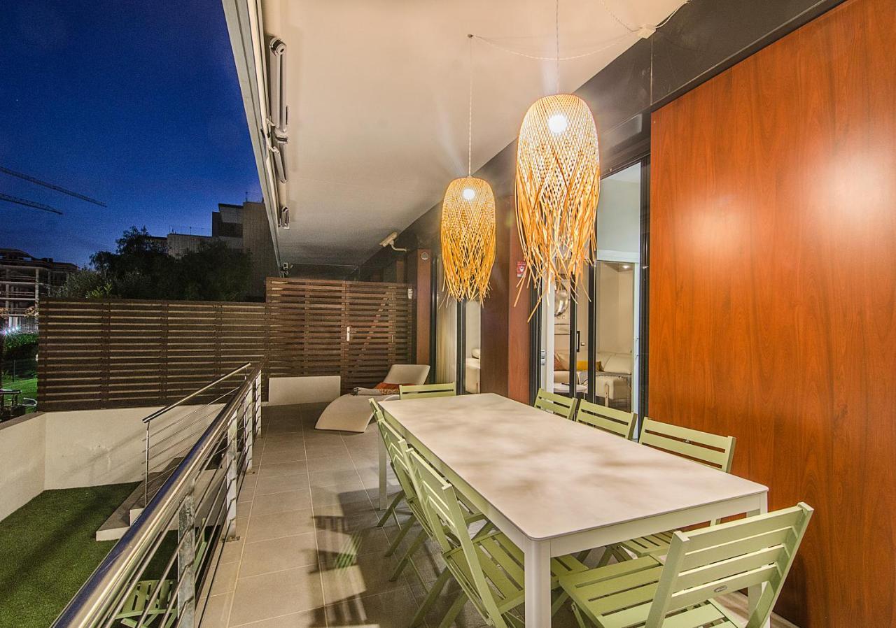Sitges Spaces Garden Paradise 3 bedroom, 3 bathroom, huge PRIVATE garden-terrace, pool- sleeps up to 8 Buitenkant foto