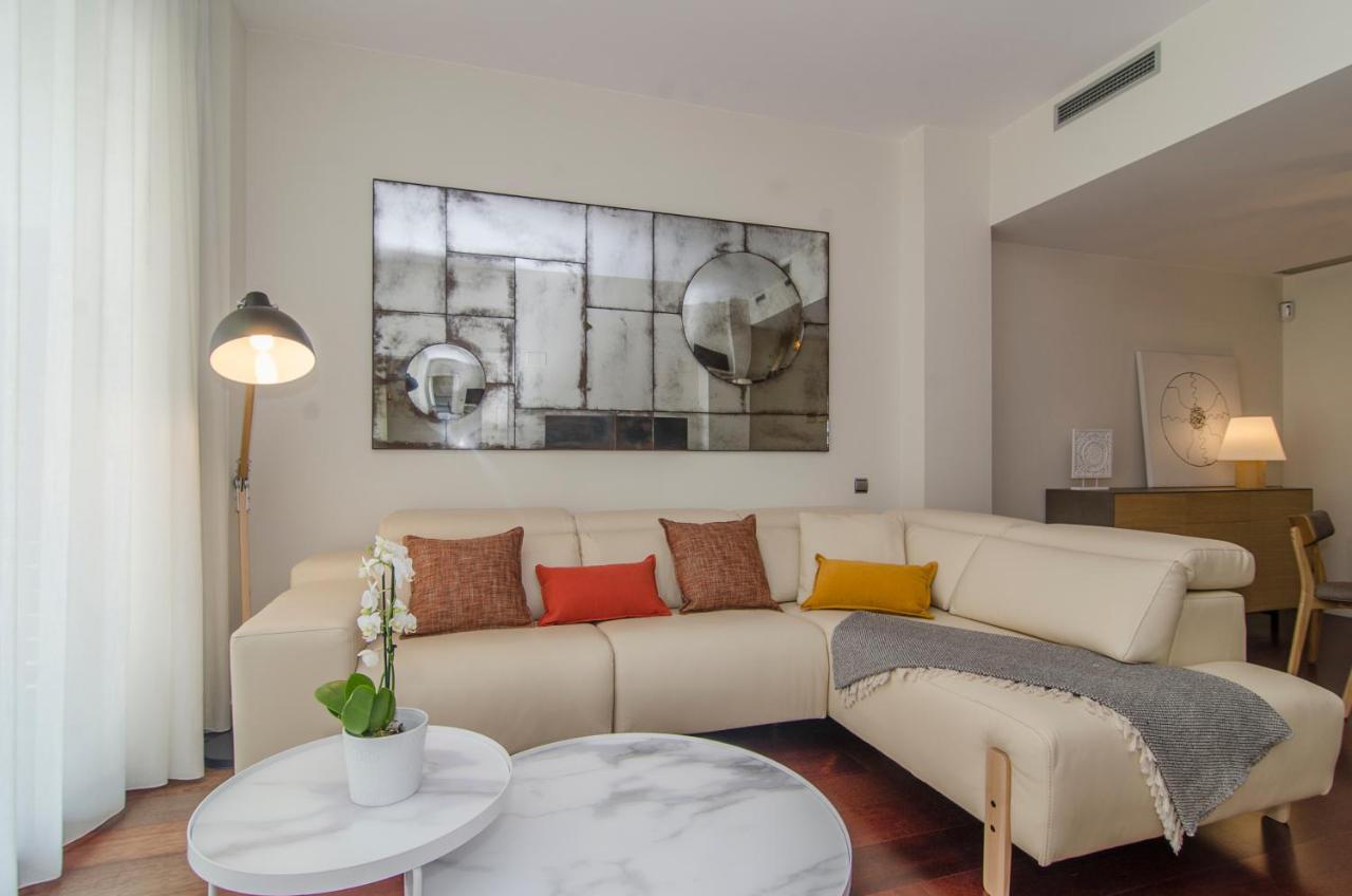 Sitges Spaces Garden Paradise 3 bedroom, 3 bathroom, huge PRIVATE garden-terrace, pool- sleeps up to 8 Buitenkant foto