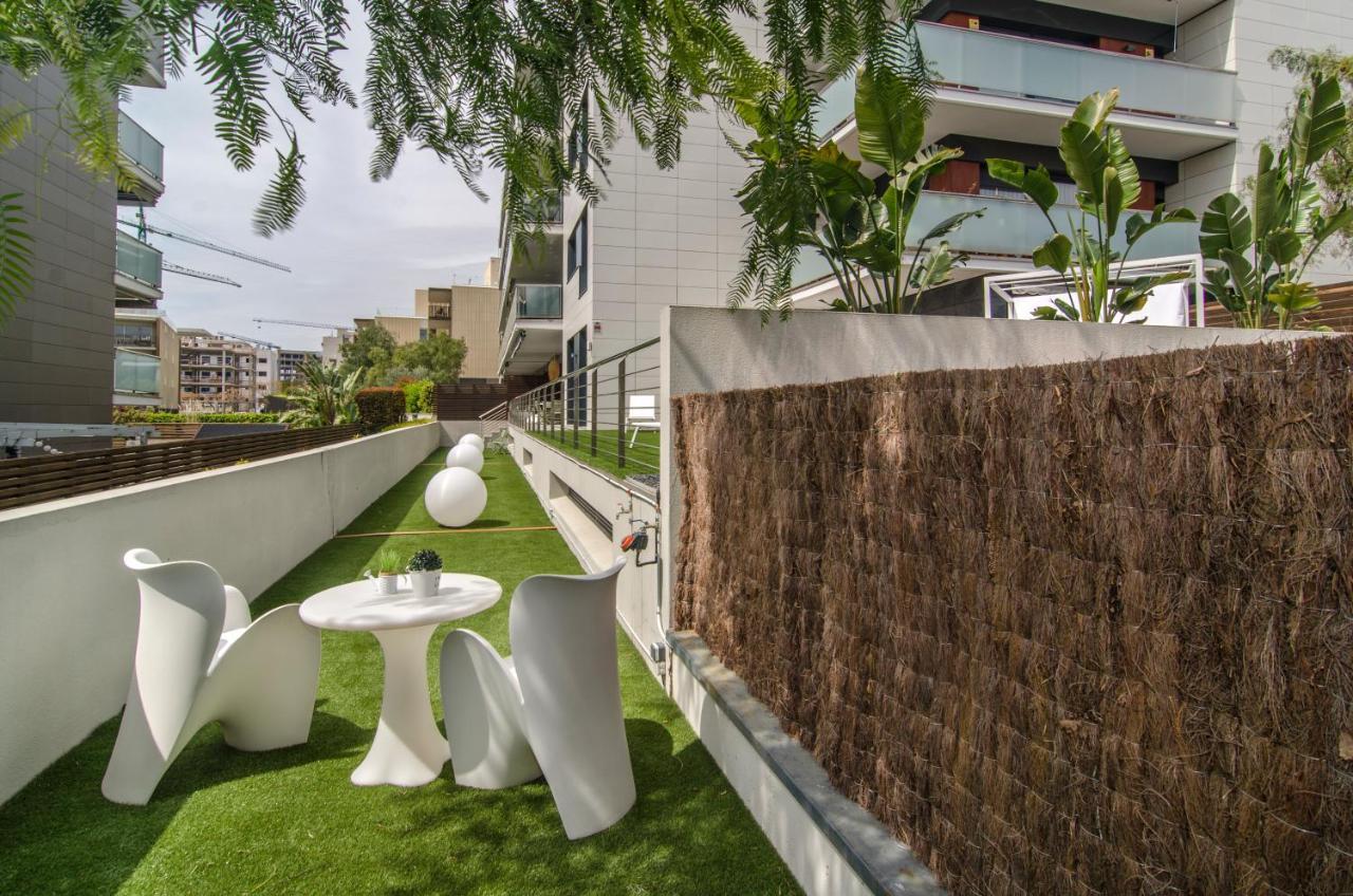 Sitges Spaces Garden Paradise 3 bedroom, 3 bathroom, huge PRIVATE garden-terrace, pool- sleeps up to 8 Buitenkant foto