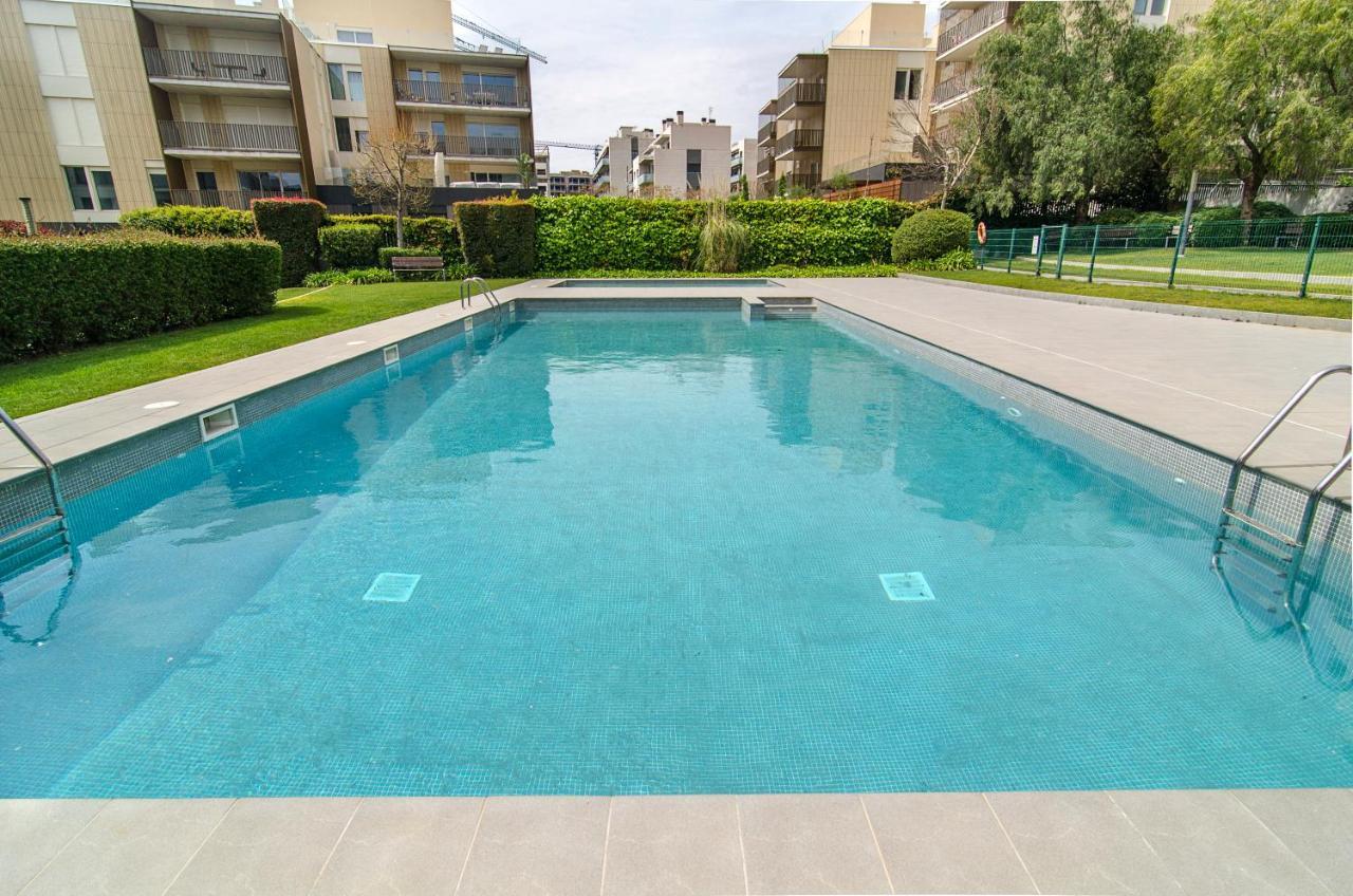 Sitges Spaces Garden Paradise 3 bedroom, 3 bathroom, huge PRIVATE garden-terrace, pool- sleeps up to 8 Buitenkant foto