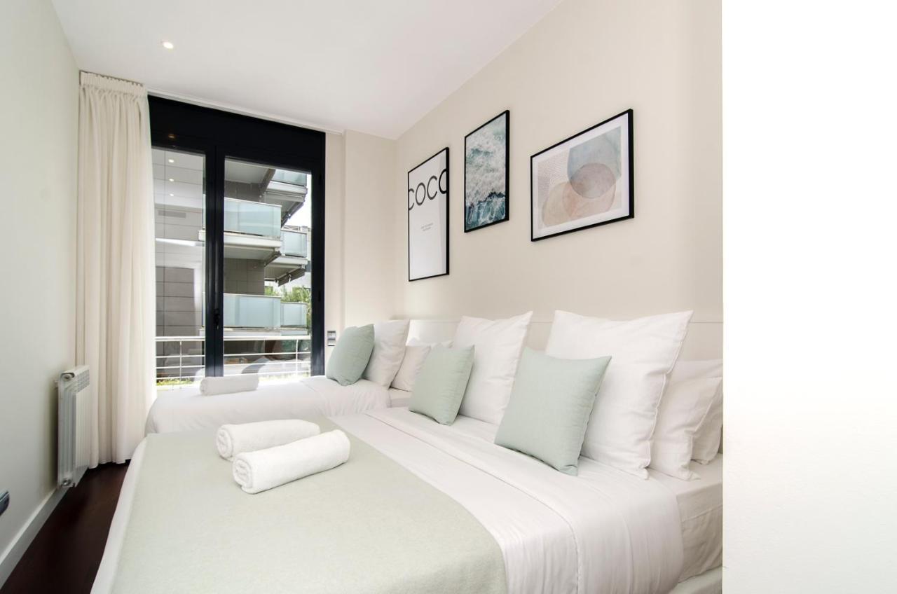 Sitges Spaces Garden Paradise 3 bedroom, 3 bathroom, huge PRIVATE garden-terrace, pool- sleeps up to 8 Buitenkant foto