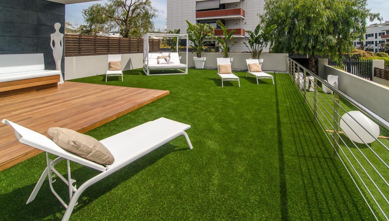 Sitges Spaces Garden Paradise 3 bedroom, 3 bathroom, huge PRIVATE garden-terrace, pool- sleeps up to 8 Buitenkant foto