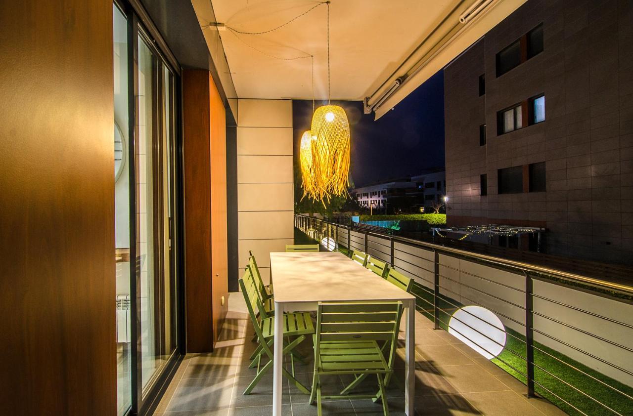 Sitges Spaces Garden Paradise 3 bedroom, 3 bathroom, huge PRIVATE garden-terrace, pool- sleeps up to 8 Buitenkant foto