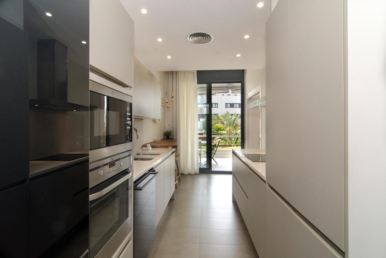 Sitges Spaces Garden Paradise 3 bedroom, 3 bathroom, huge PRIVATE garden-terrace, pool- sleeps up to 8 Buitenkant foto