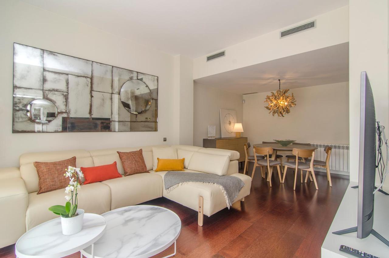 Sitges Spaces Garden Paradise 3 bedroom, 3 bathroom, huge PRIVATE garden-terrace, pool- sleeps up to 8 Buitenkant foto