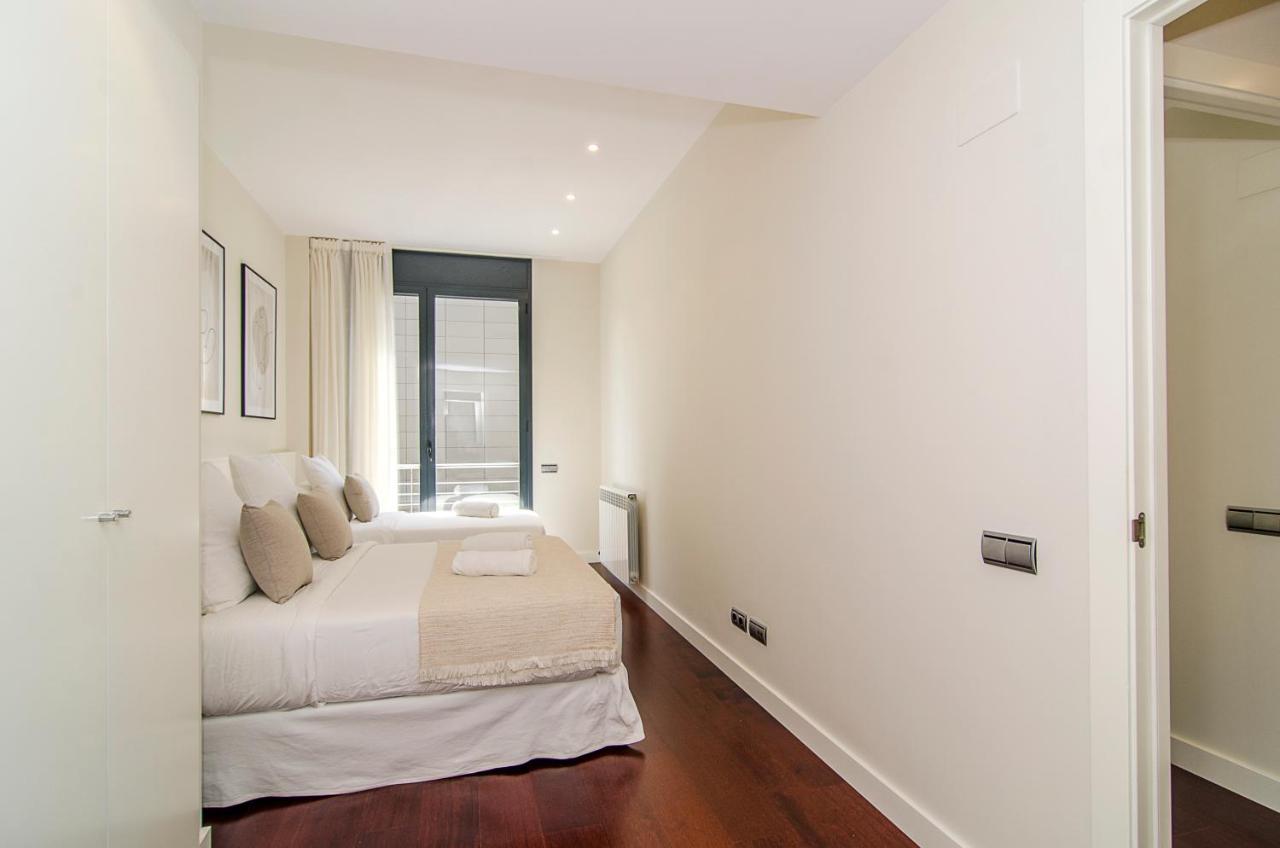 Sitges Spaces Garden Paradise 3 bedroom, 3 bathroom, huge PRIVATE garden-terrace, pool- sleeps up to 8 Buitenkant foto