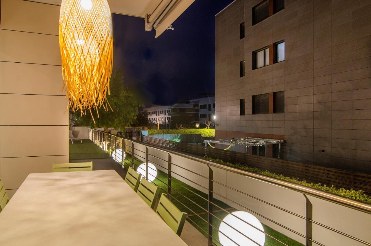Sitges Spaces Garden Paradise 3 bedroom, 3 bathroom, huge PRIVATE garden-terrace, pool- sleeps up to 8 Buitenkant foto