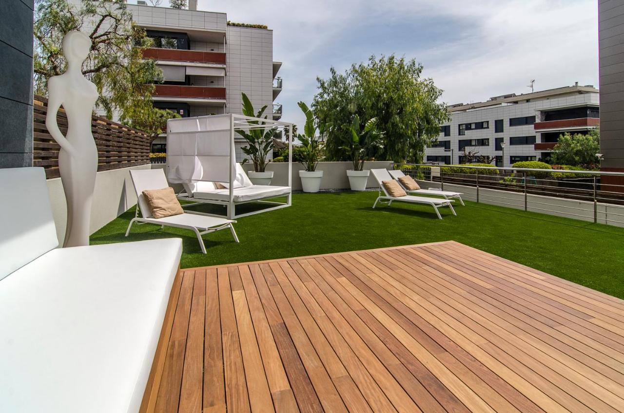 Sitges Spaces Garden Paradise 3 bedroom, 3 bathroom, huge PRIVATE garden-terrace, pool- sleeps up to 8 Buitenkant foto