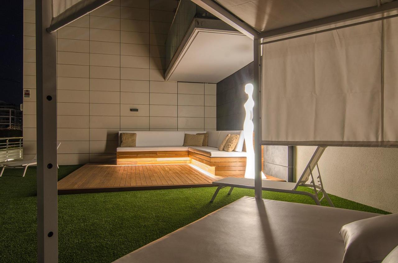 Sitges Spaces Garden Paradise 3 bedroom, 3 bathroom, huge PRIVATE garden-terrace, pool- sleeps up to 8 Buitenkant foto