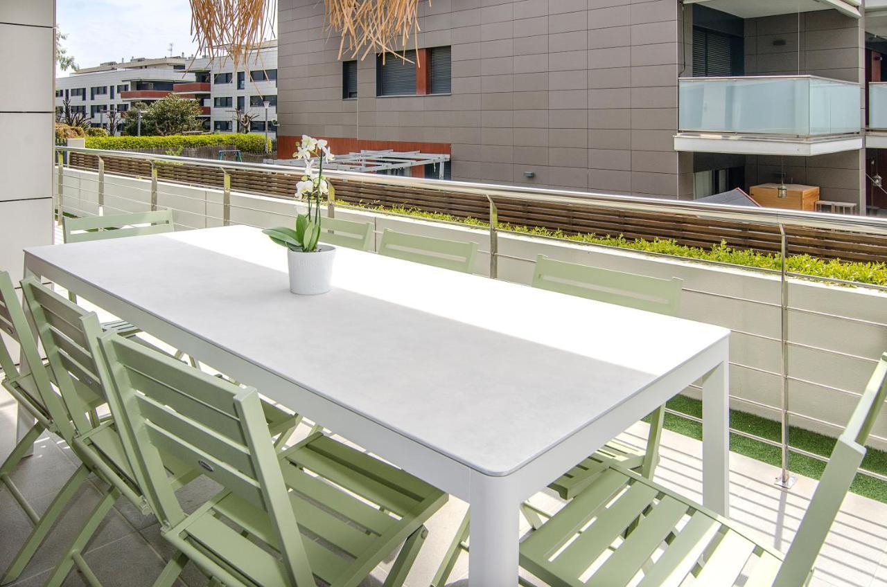 Sitges Spaces Garden Paradise 3 bedroom, 3 bathroom, huge PRIVATE garden-terrace, pool- sleeps up to 8 Buitenkant foto