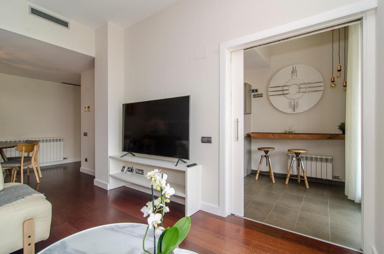 Sitges Spaces Garden Paradise 3 bedroom, 3 bathroom, huge PRIVATE garden-terrace, pool- sleeps up to 8 Buitenkant foto